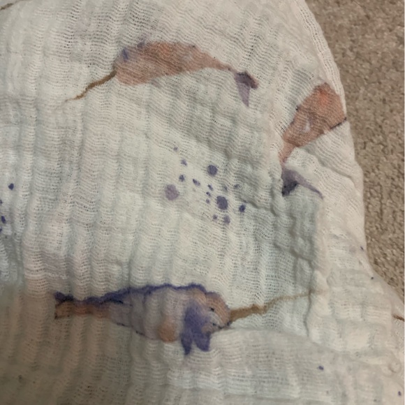 Narwhal Muslin car seat cover - Picture 5 of 9